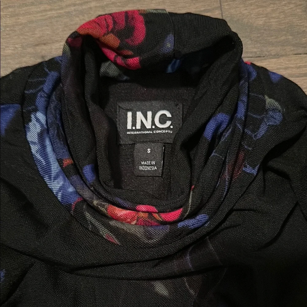 INC International Concepts Black Floral Turtleneck - Picture 2 of 4